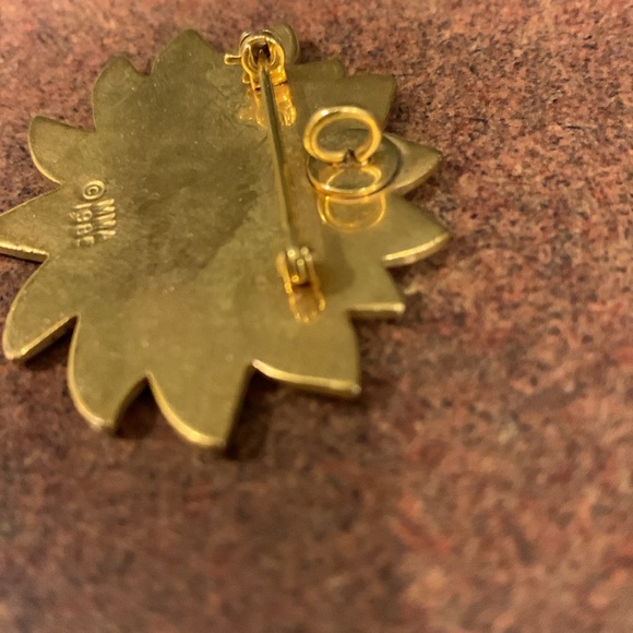 Vintage Metropolitan Museum of. Arts
Pendant /Pin - Picture 3 of 3